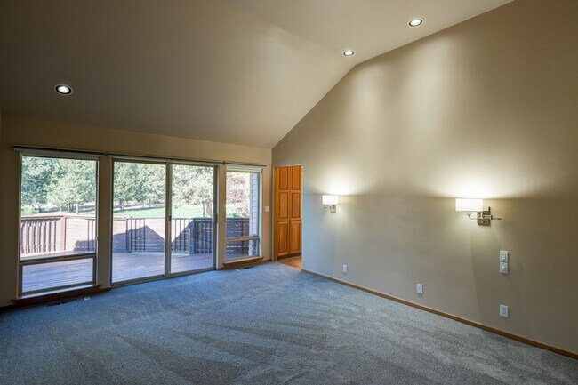 Building Photo - 2759 NW Champion Cir