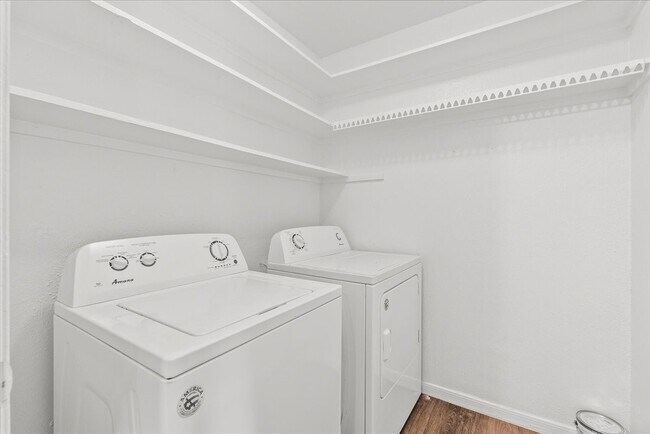 Building Photo - 1517 Bonanza Rd