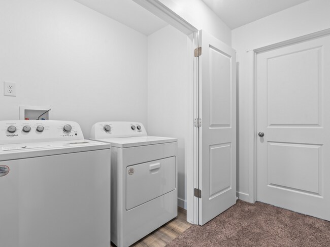 Building Photo - Beautiful Three Bedroom Home