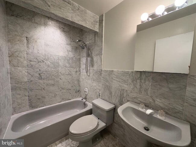 Building Photo - 1017 Oaklyn Ct