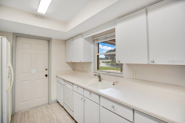 Building Photo - 1143 E Fowler Dr