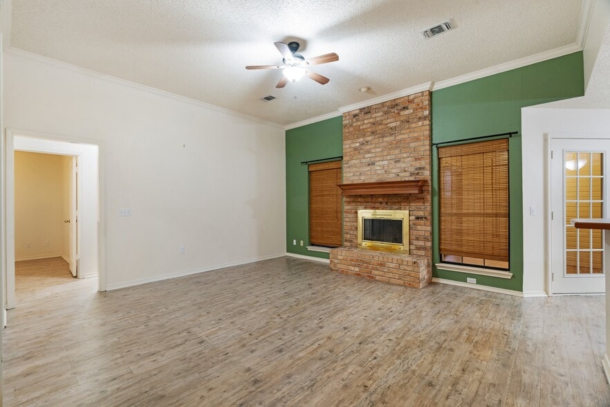 Building Photo - 4115 Primrose Ln