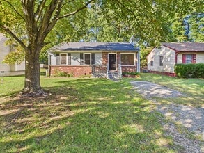 Building Photo - 818 Winnetka Ave