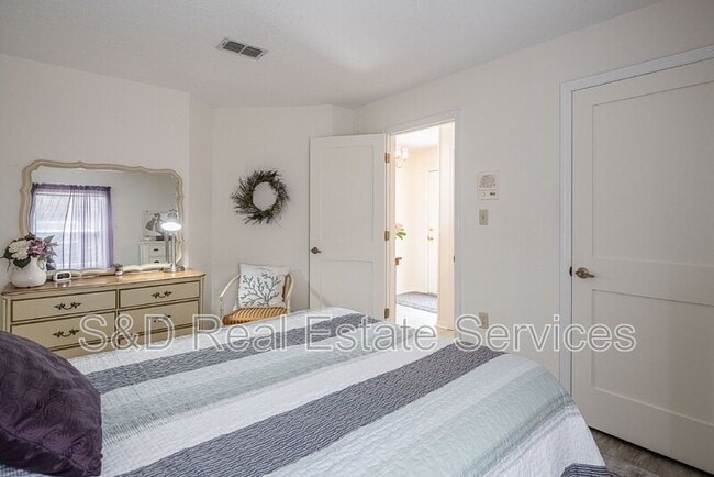 Building Photo - 6042 Seagull Ln