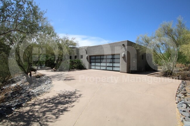 Primary Photo - 5844 E Carefree Mountain Dr