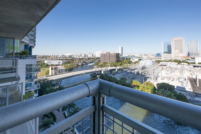 Building Photo - 690 SW 1st Ct