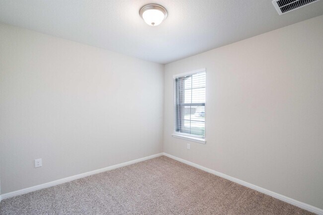 Building Photo - 125 Frederick Dr