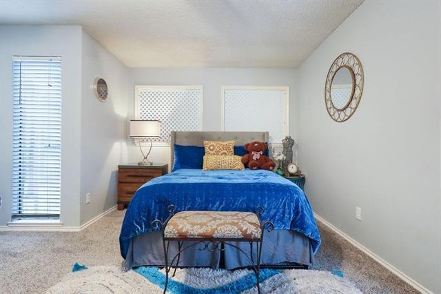 Building Photo - 2300 Bamboo Dr