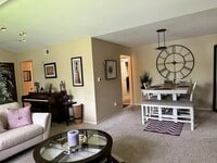 Building Photo - 208 Denrose Dr