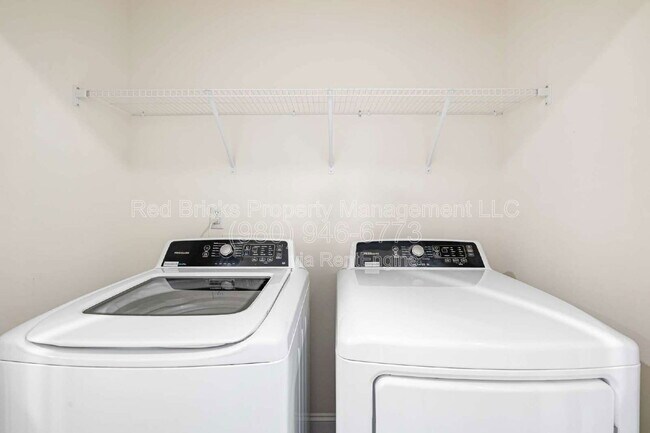 Building Photo - 10252 Glenmere Crk Cir