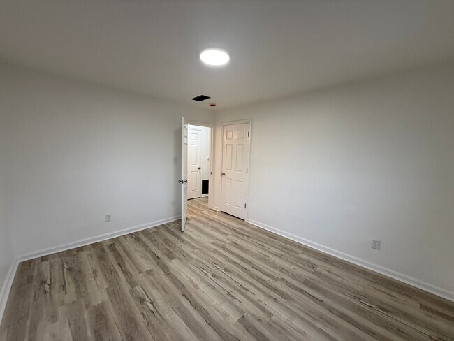 Building Photo - Kirkup Ave