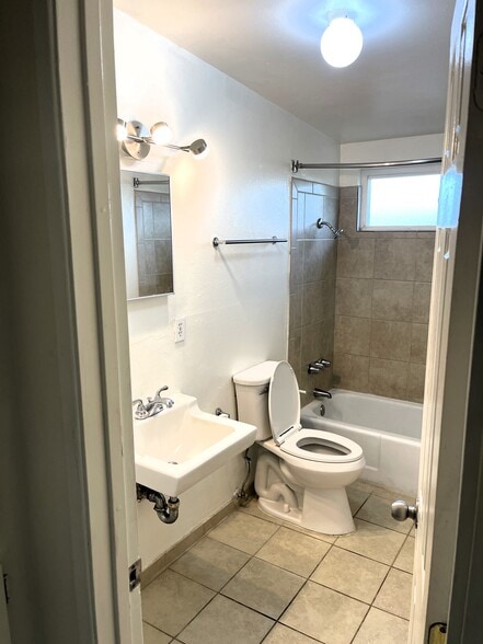 Building Photo - 73858 Sun Valley Dr