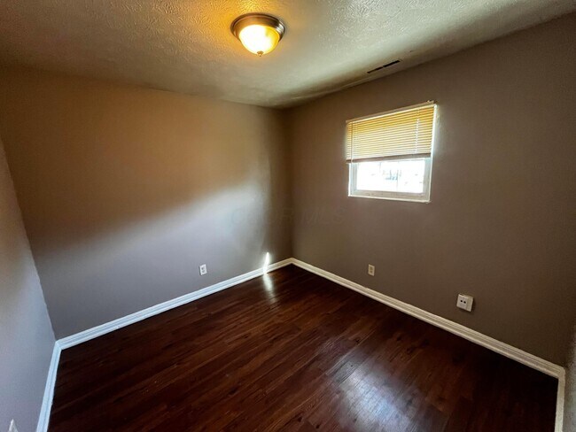 Building Photo - 2261 Springmont Ave