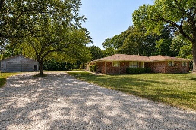 Building Photo - 5723 FM 2100