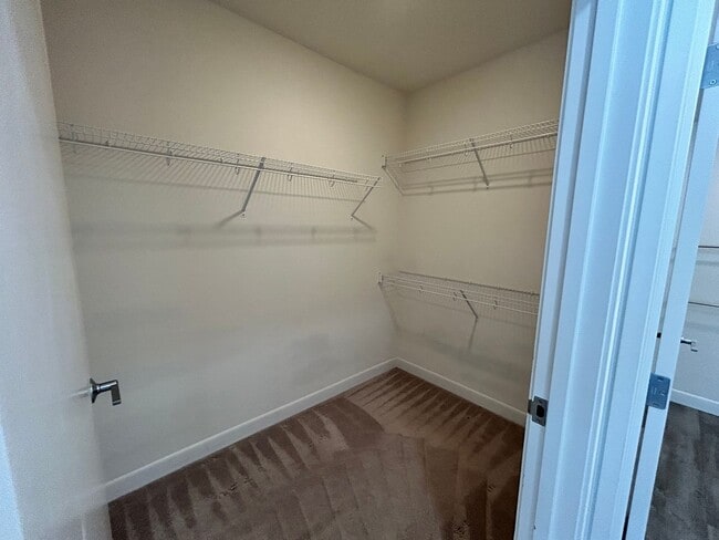 Building Photo - Spacious Kakaako 2-bedroom, 2-bath!