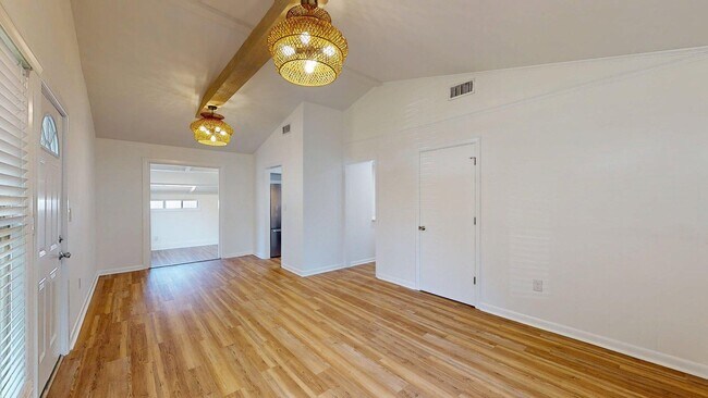 Building Photo - 4403 Ventura Dr