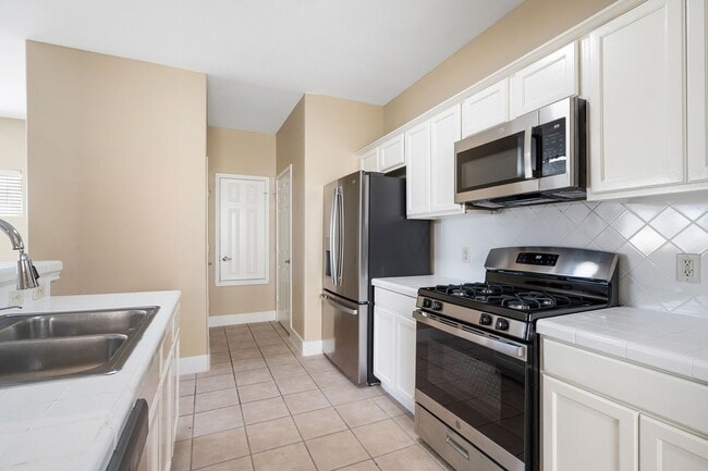 Building Photo - Agavae - MLK / 183 - Remodeled 3BD 2.5BA - Garage - Fenced Yard   - $1600