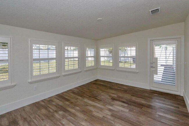 Building Photo - 4307 W Roland St