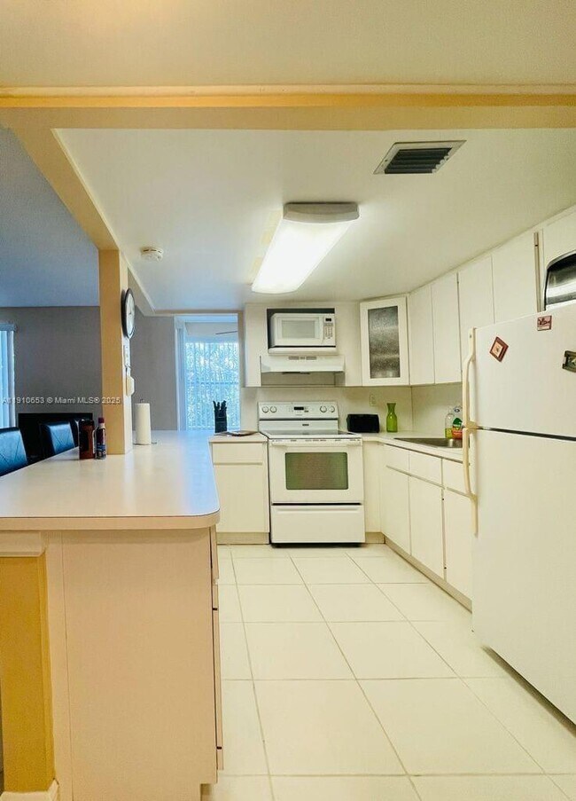 Building Photo - 17570 Atlantic Blvd