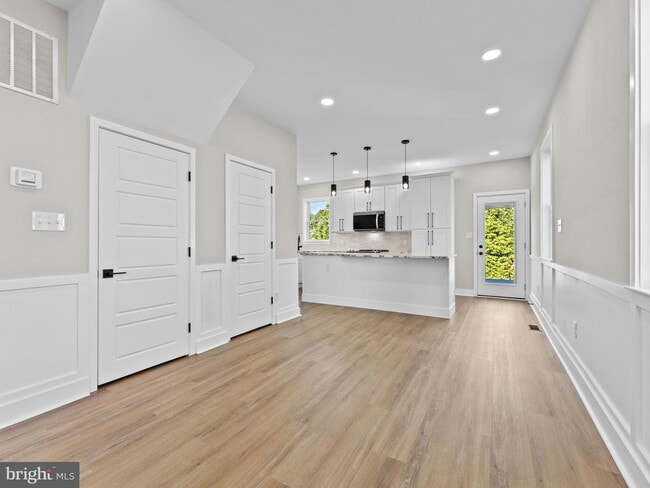 Building Photo - 116 2nd St