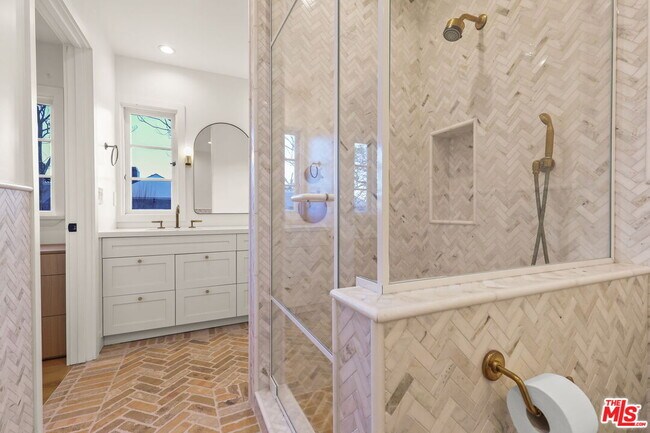 Building Photo - 17620 Camino De Yatasto