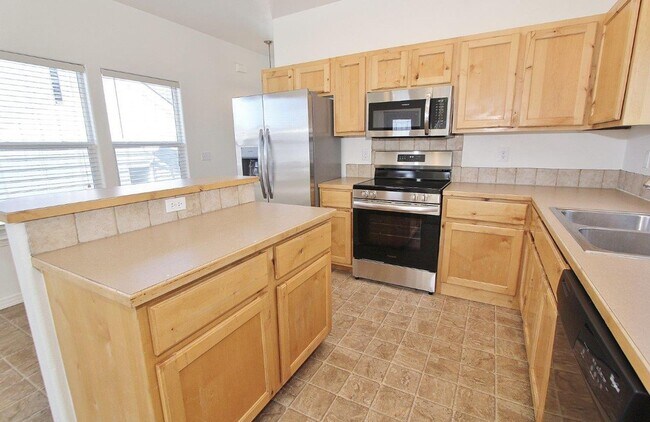 Building Photo - Quaint Cottage-Style Home in SE Boise