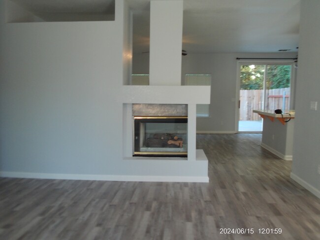 Building Photo - 1007 Mariposa Dr