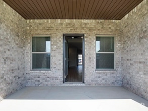 Building Photo - 14801 Demarie Ln