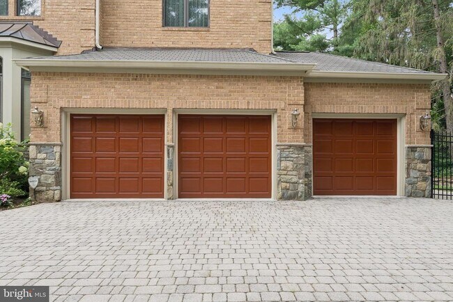 Building Photo - 1226 Ranleigh Rd