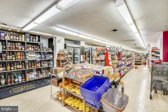 Building Photo - 4201 Cathedral Ave NW