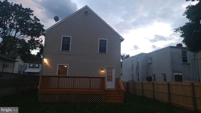 Building Photo - 827 Pine St
