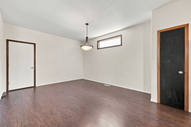 Building Photo - 931 56th St