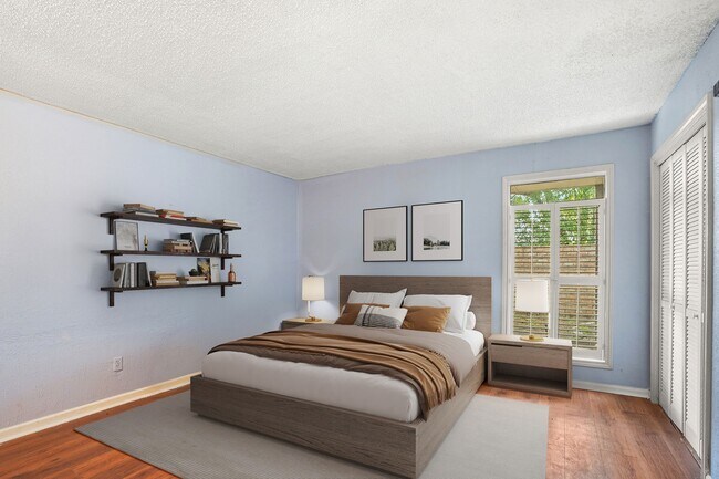 Building Photo - 9 Lakeview Manor
