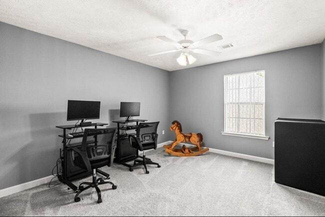 Building Photo - 167 Calais Dr