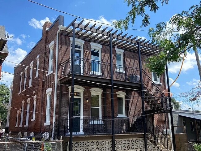 Building Photo - Olive Duplex