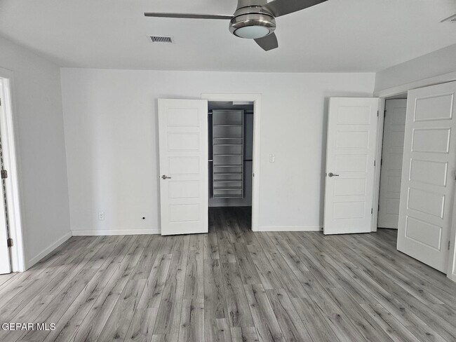 Building Photo - 10000 Honolulu Dr