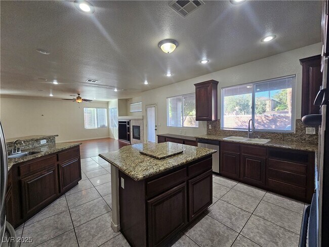 Building Photo - 10134 Reflection Brook Ave