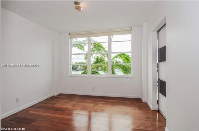 Building Photo - 5700 Collins Ave