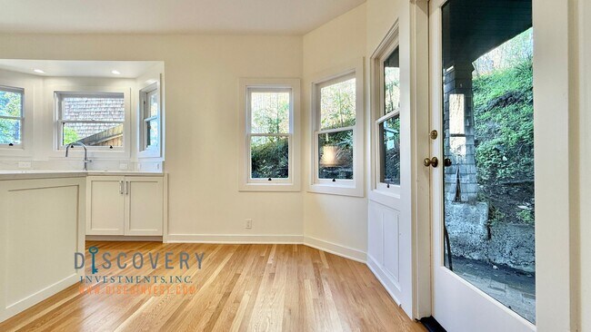 Building Photo - Panoramic Hill Estate with Sweeping Views