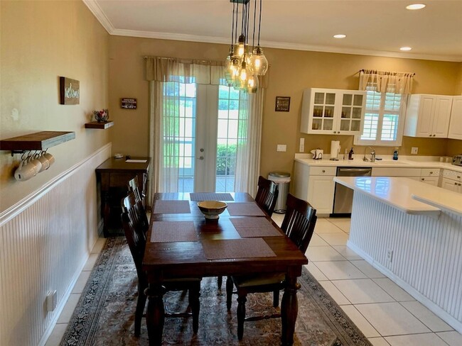 Building Photo - 2775 Royal Palm Dr