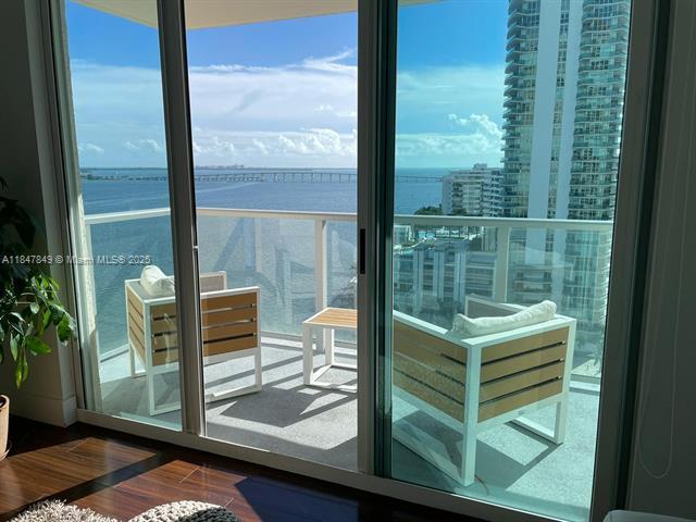 Building Photo - 1155 Brickell Bay Dr