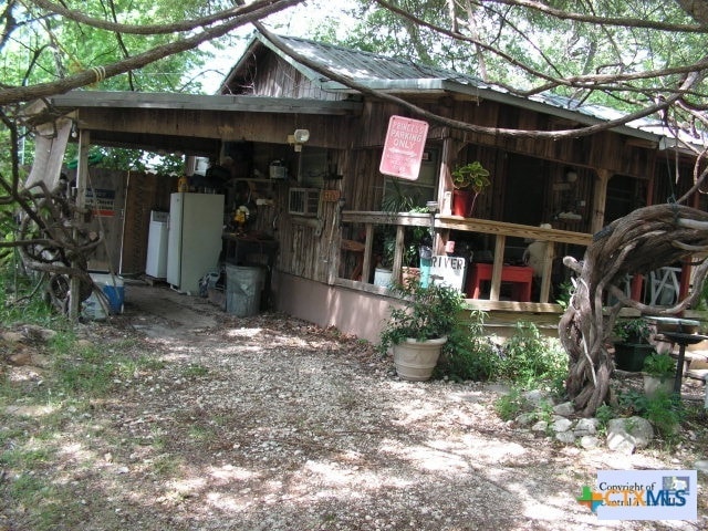 Building Photo - 624 Live Falls