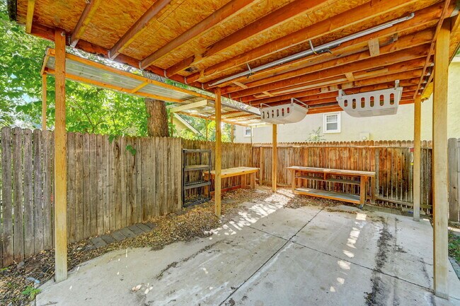 Building Photo - $1,750.00 - 2 Bedrooms, 1 Bathroom, Single...