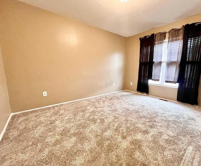 Building Photo - 15650 Stone Crossing Dr