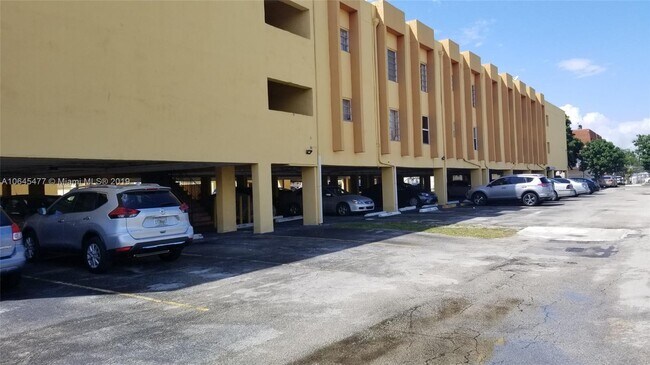 Building Photo - 1555 W 44th Pl