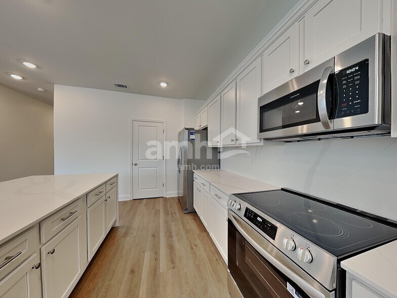 Building Photo - 395 Hickory Pointe Rd