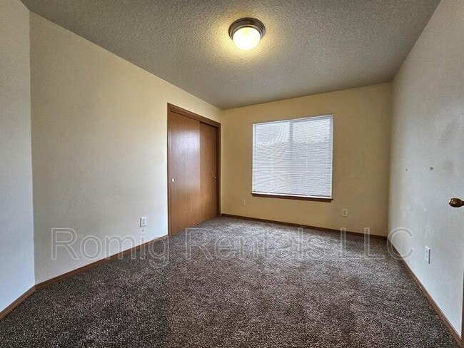 Building Photo - 8108 NE 36th Ct