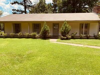 Building Photo - Great home in Clinton, MS.