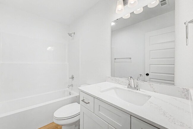 Building Photo - 3 Bed, 2 Bath Home!!