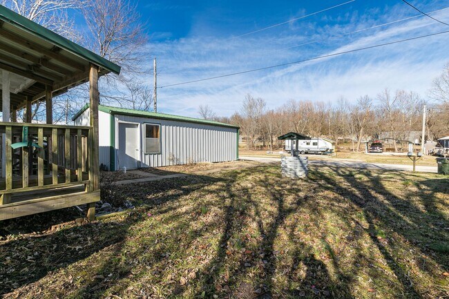 Building Photo - 2 Bedroom | 1 Bathroom | With a Large Deta...